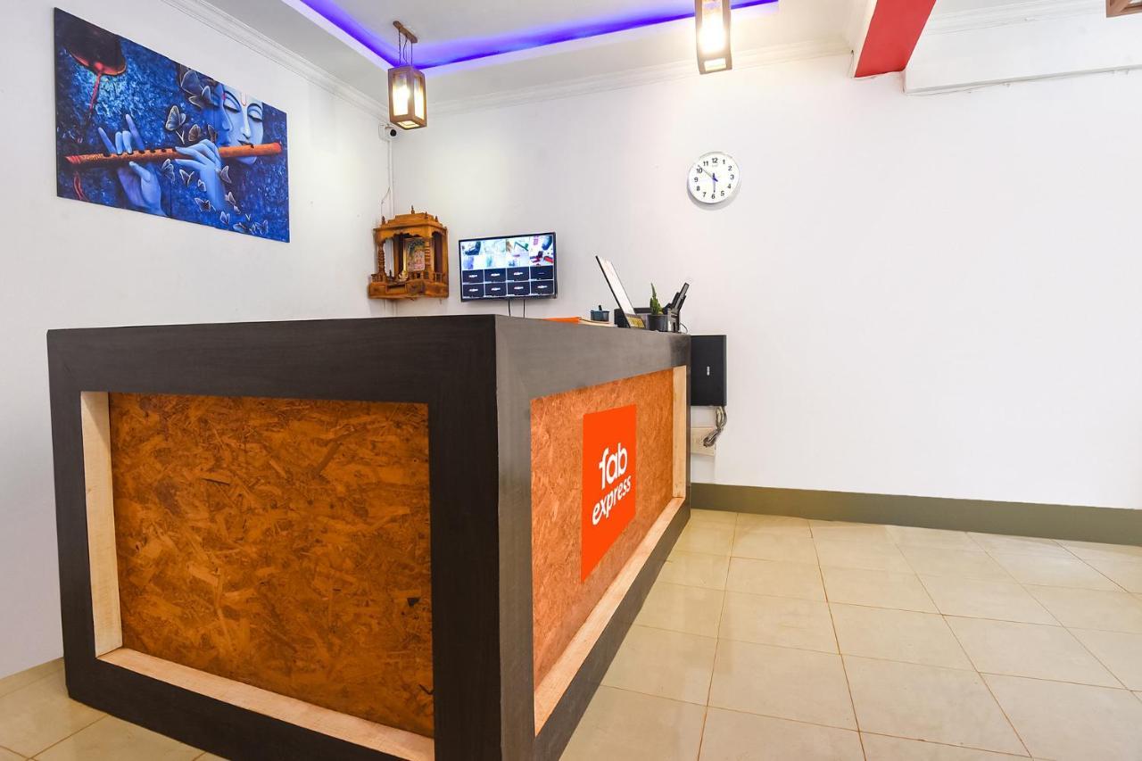 Fabexpress The Voyage Hotel Morjim Buitenkant foto