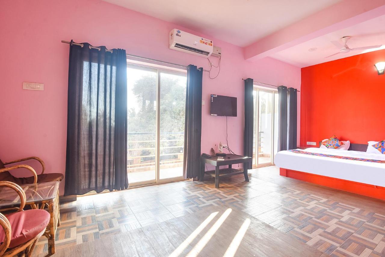 Fabexpress The Voyage Hotel Morjim Buitenkant foto