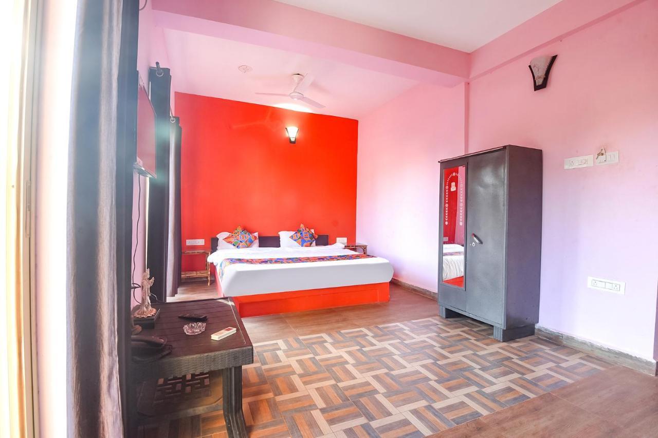 Fabexpress The Voyage Hotel Morjim Buitenkant foto
