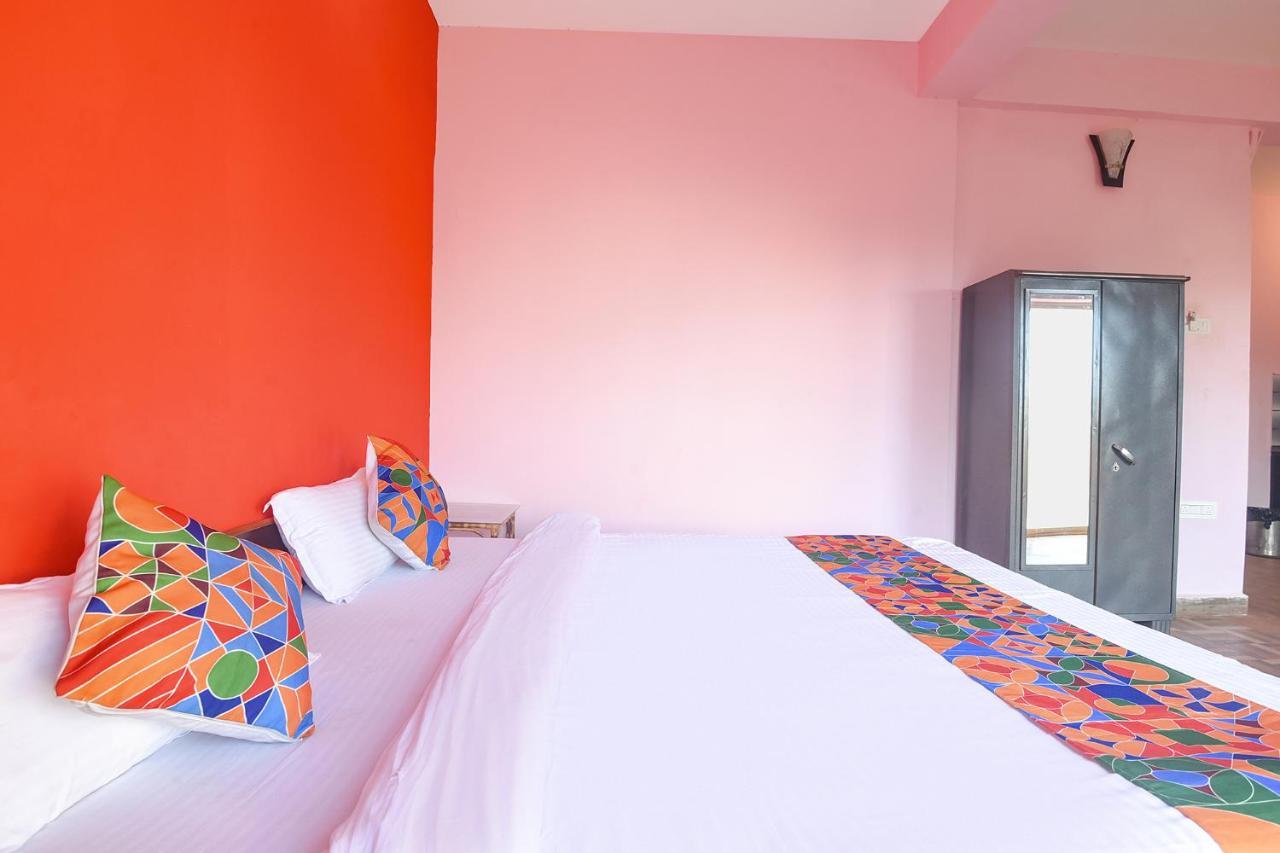 Fabexpress The Voyage Hotel Morjim Buitenkant foto