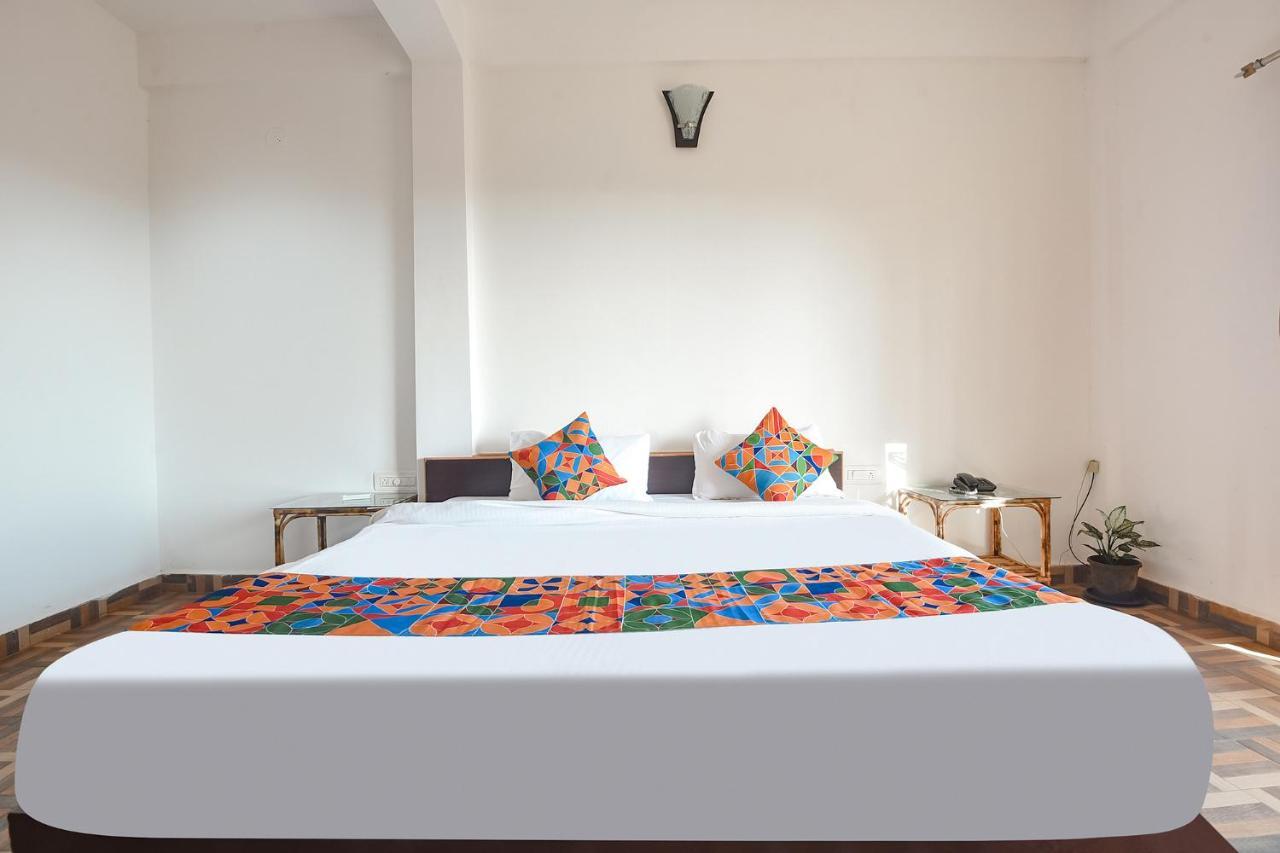 Fabexpress The Voyage Hotel Morjim Buitenkant foto